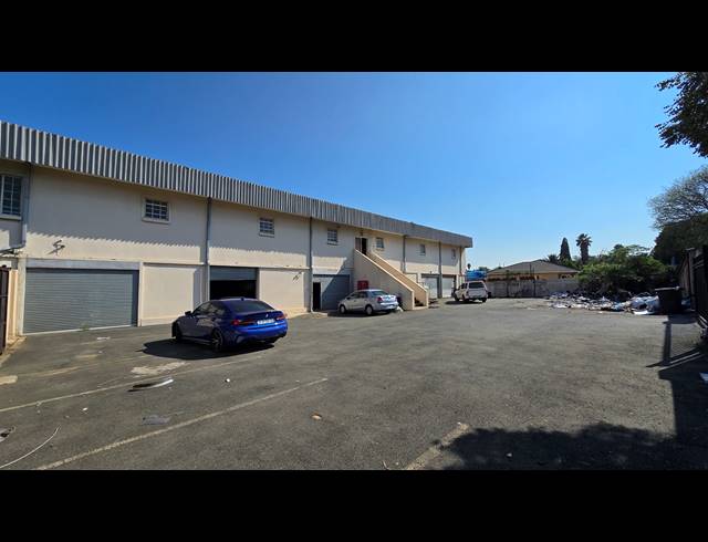 1,550M² WAREHOUSE FOR SALE IN EASTLEIGH